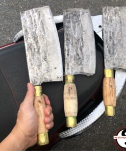 Dao chặt xương, chặt củi, chặt cây làm từ nhíp xe ô tô, rèn thủ công của người đồng bào H'mông